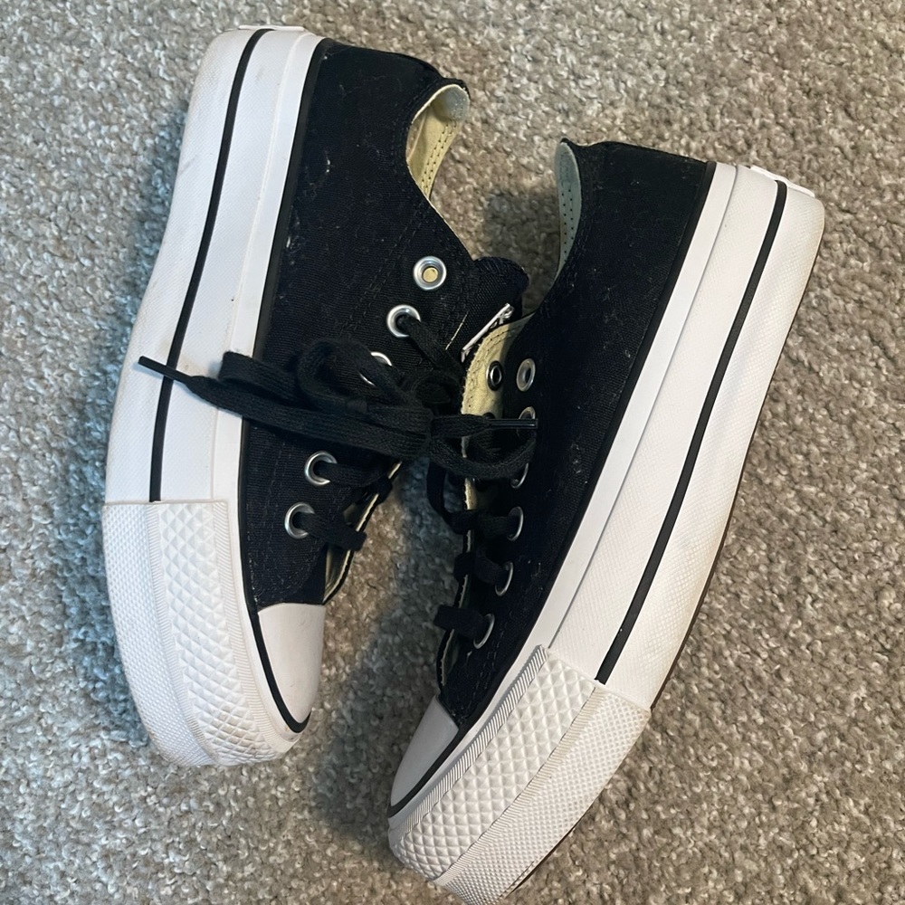 Sneakers - Picture 3 of 7